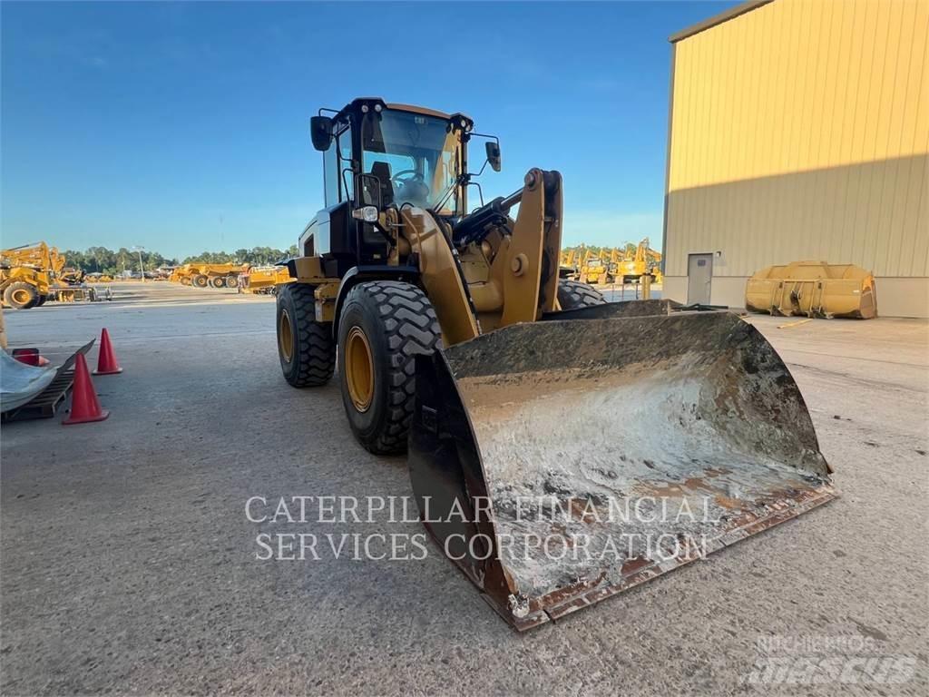 CAT 930M Gumikerekes homlokrakodók