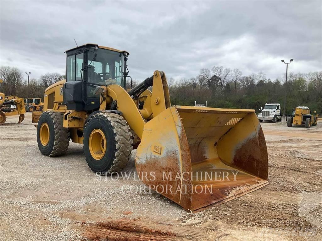 CAT 930M Gumikerekes homlokrakodók