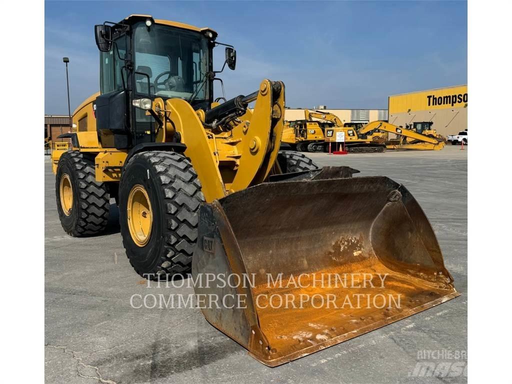 CAT 930M Gumikerekes homlokrakodók