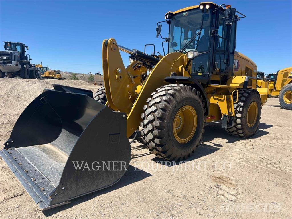 CAT 930M Gumikerekes homlokrakodók