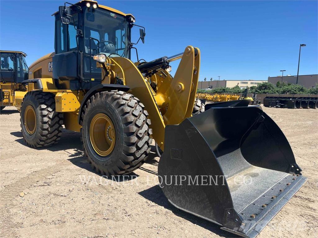 CAT 930M Gumikerekes homlokrakodók