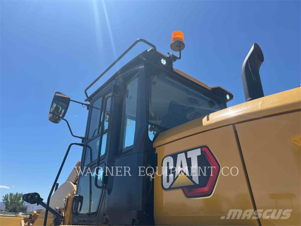 CAT 930M Gumikerekes homlokrakodók