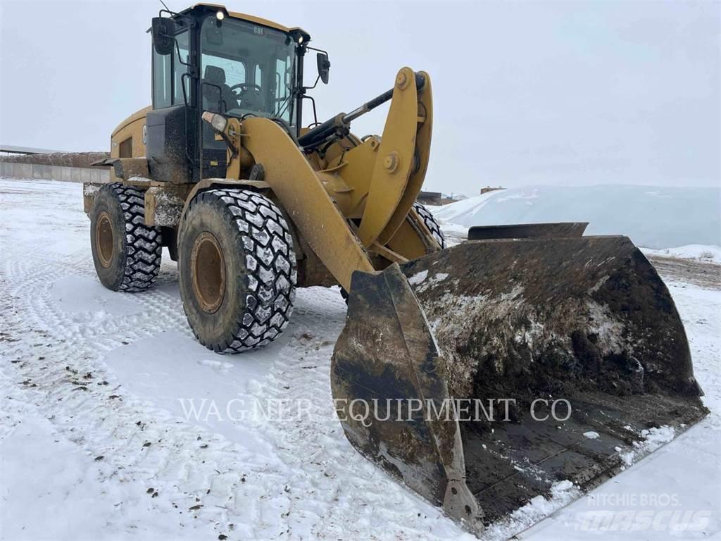 CAT 930M Gumikerekes homlokrakodók