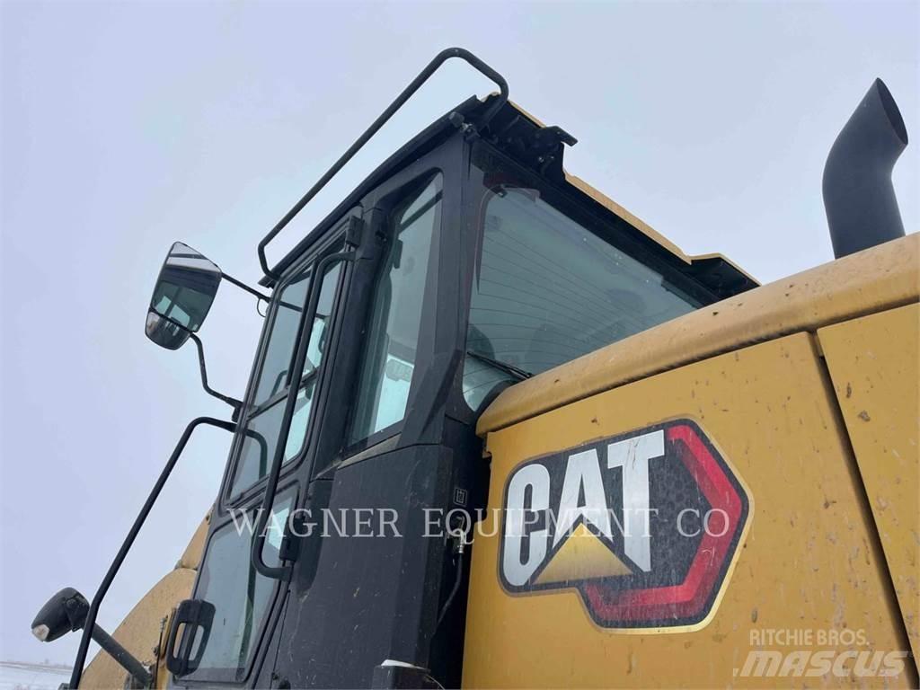 CAT 930M Gumikerekes homlokrakodók