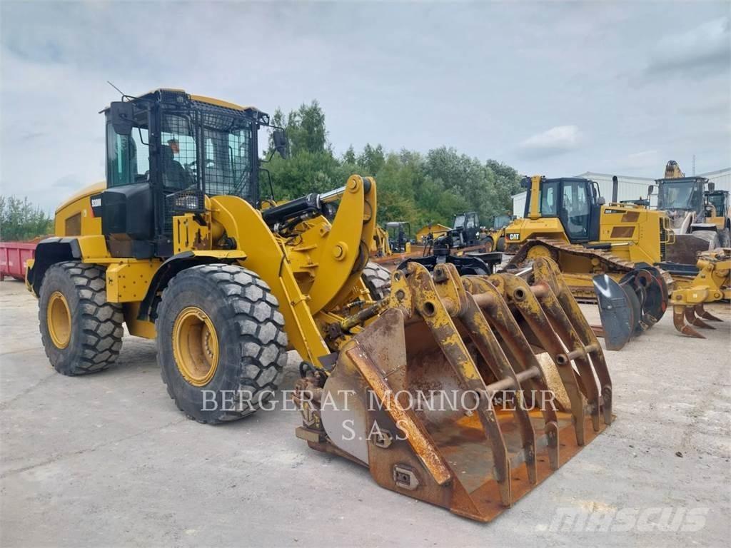 CAT 930M Gumikerekes homlokrakodók