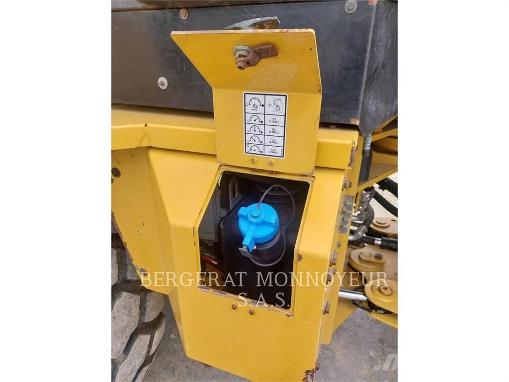 CAT 930M Gumikerekes homlokrakodók