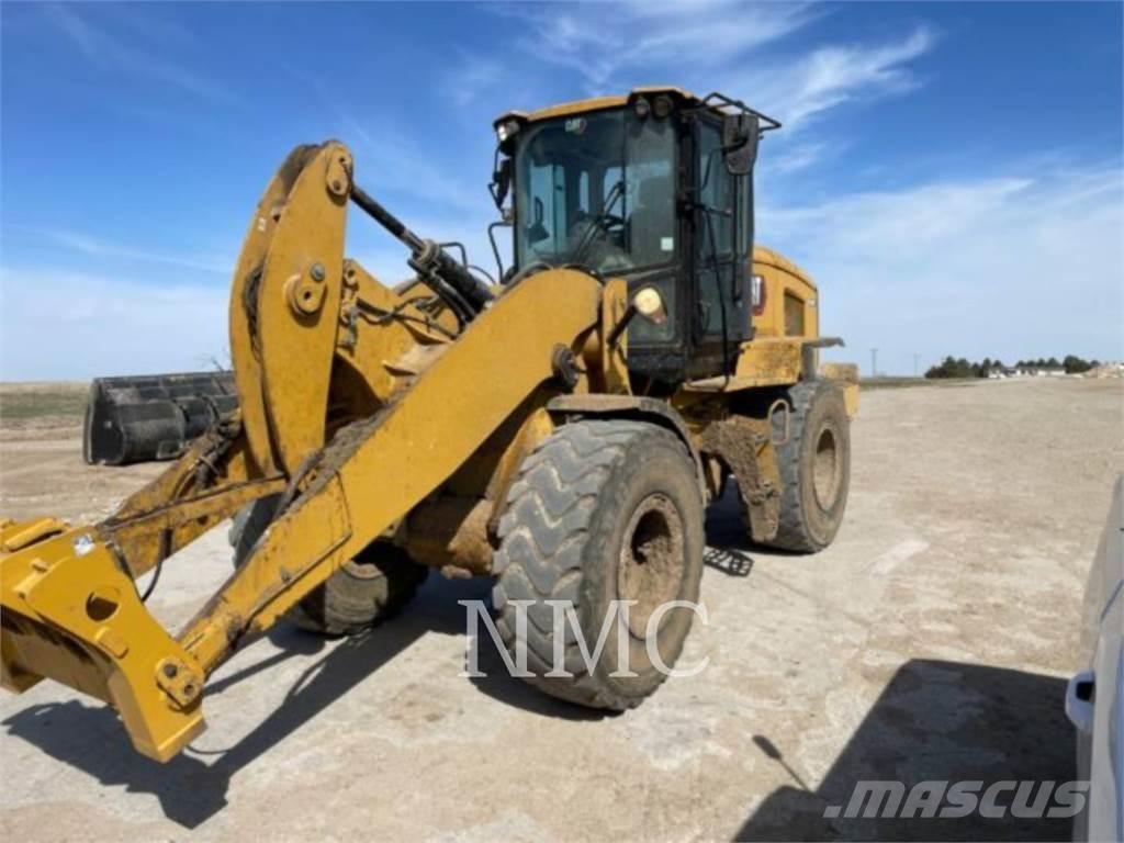 CAT 930M Gumikerekes homlokrakodók