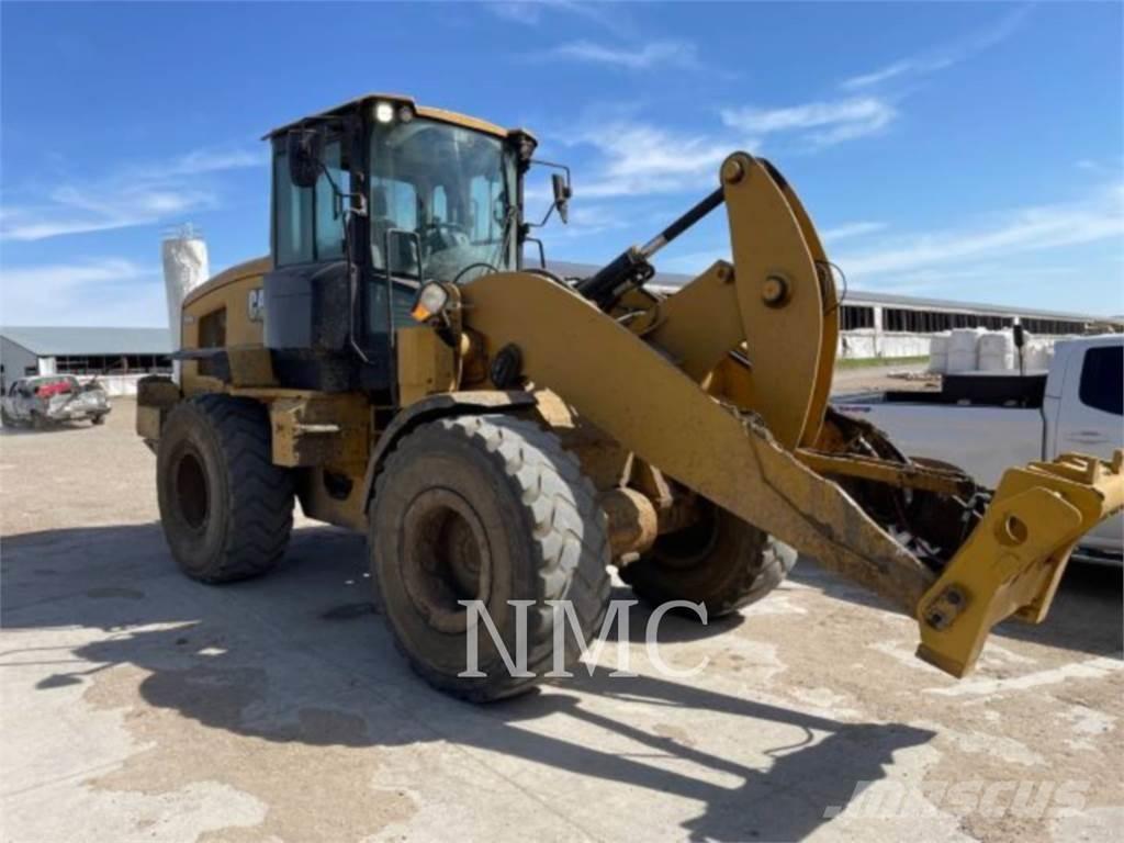 CAT 930M Gumikerekes homlokrakodók