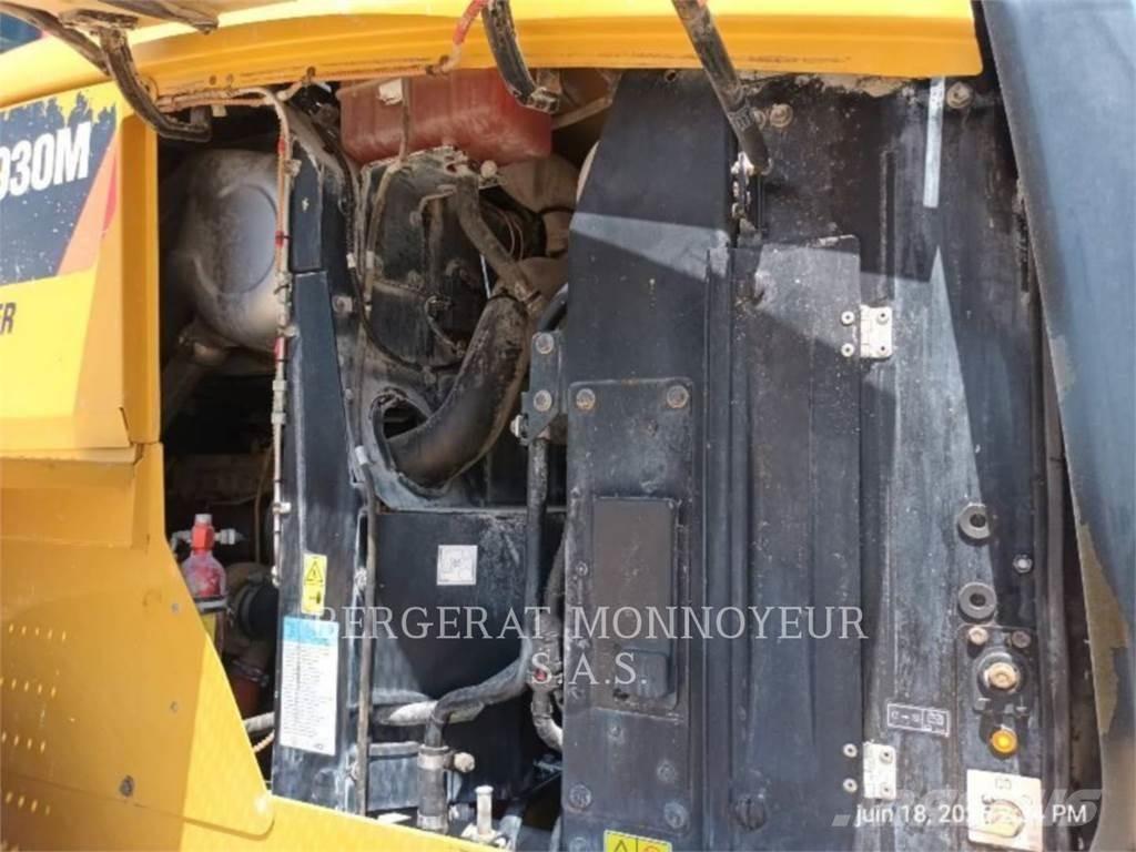 CAT 930M Gumikerekes homlokrakodók