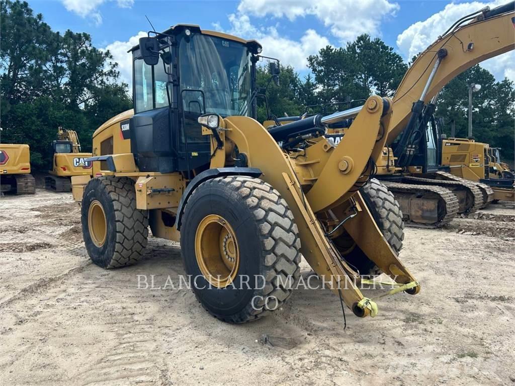 CAT 930M Gumikerekes homlokrakodók