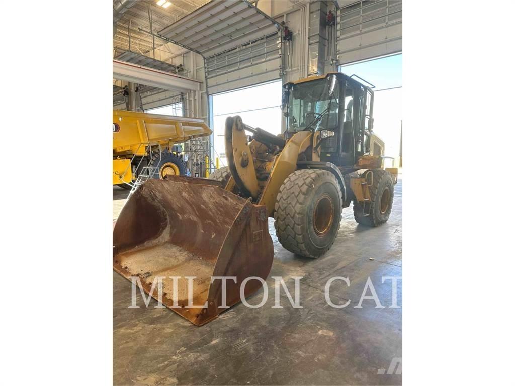 CAT 930M Gumikerekes homlokrakodók