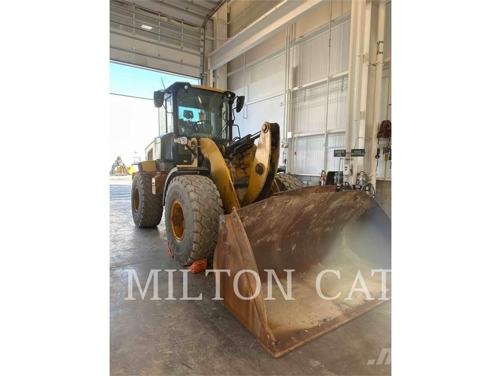 CAT 930M Gumikerekes homlokrakodók