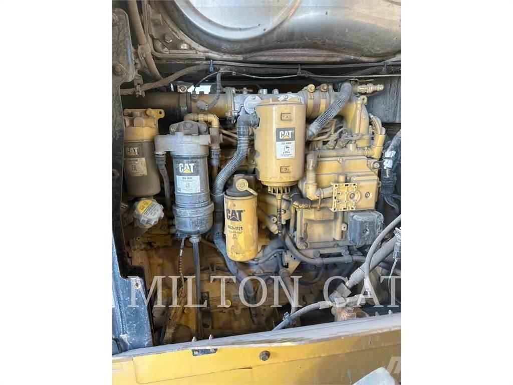 CAT 930M Gumikerekes homlokrakodók
