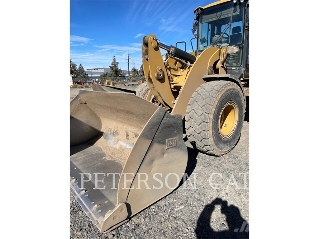 CAT 930M Gumikerekes homlokrakodók