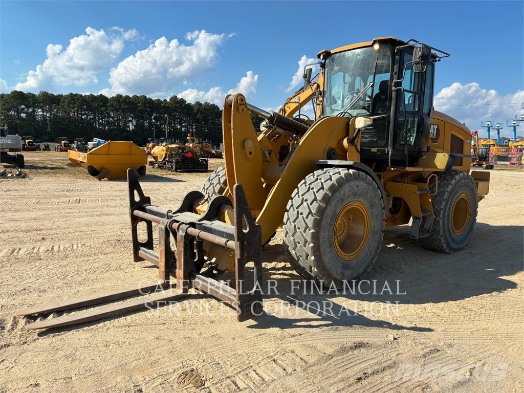 CAT 930M Gumikerekes homlokrakodók