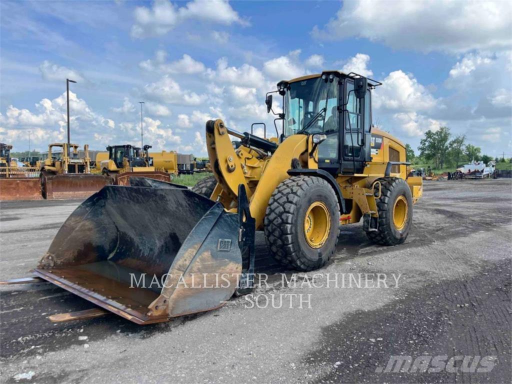 CAT 930M Gumikerekes homlokrakodók