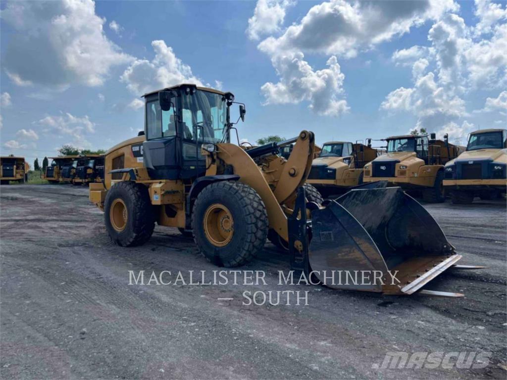 CAT 930M Gumikerekes homlokrakodók