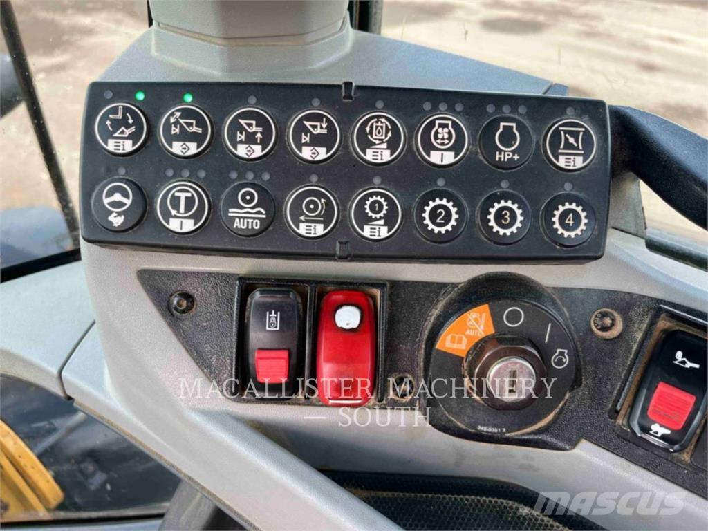 CAT 930M Gumikerekes homlokrakodók