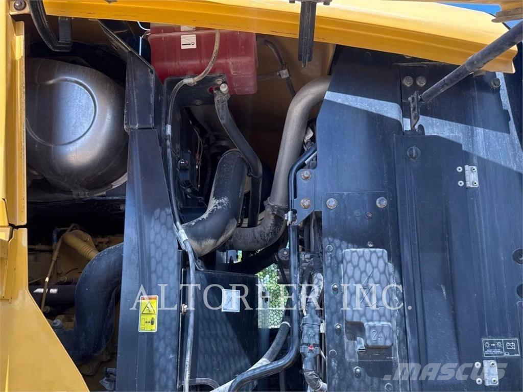 CAT 930M Gumikerekes homlokrakodók