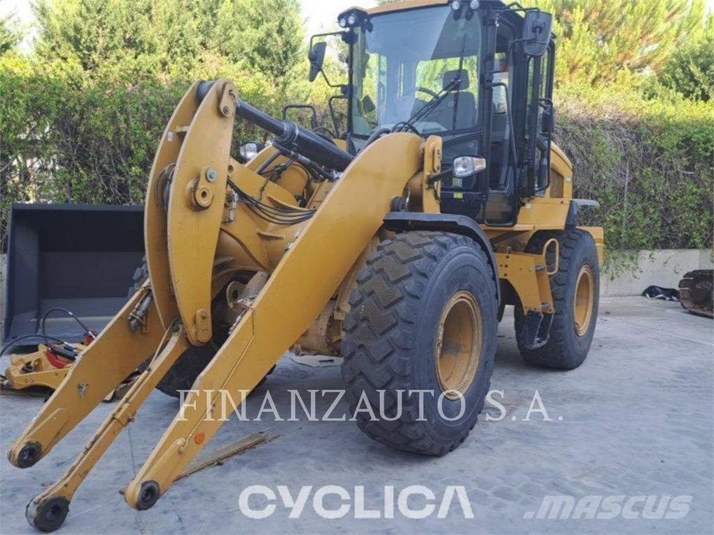 CAT 930M Gumikerekes homlokrakodók