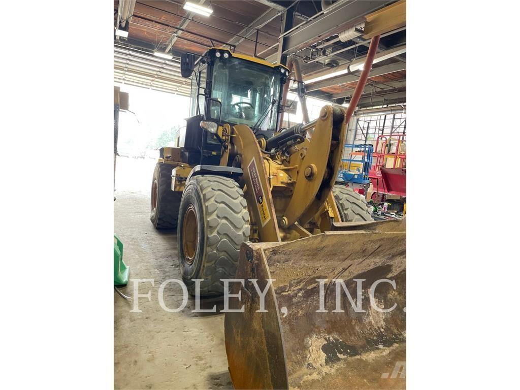 CAT 930M Gumikerekes homlokrakodók