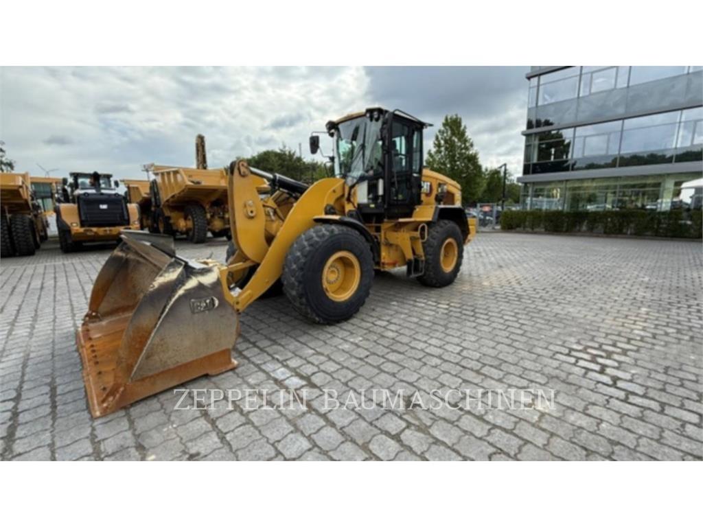 CAT 930M Gumikerekes homlokrakodók