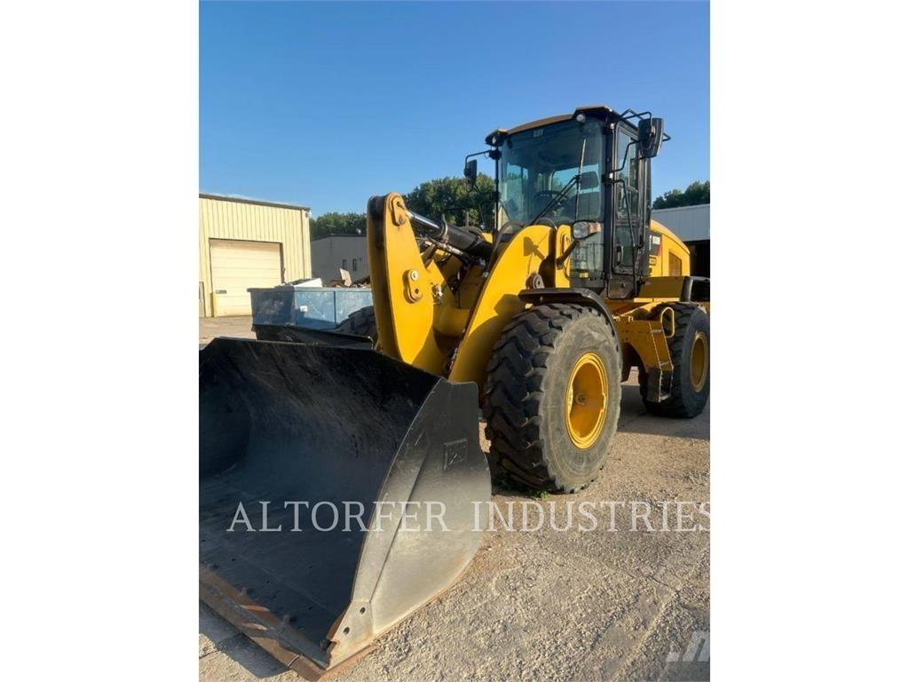 CAT 930M Gumikerekes homlokrakodók