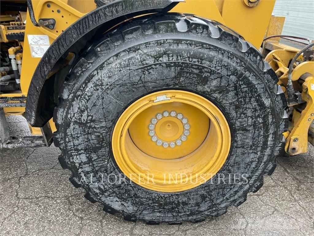 CAT 930M Gumikerekes homlokrakodók