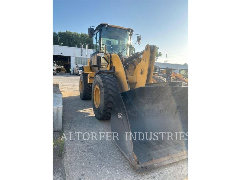 CAT 930M Gumikerekes homlokrakodók