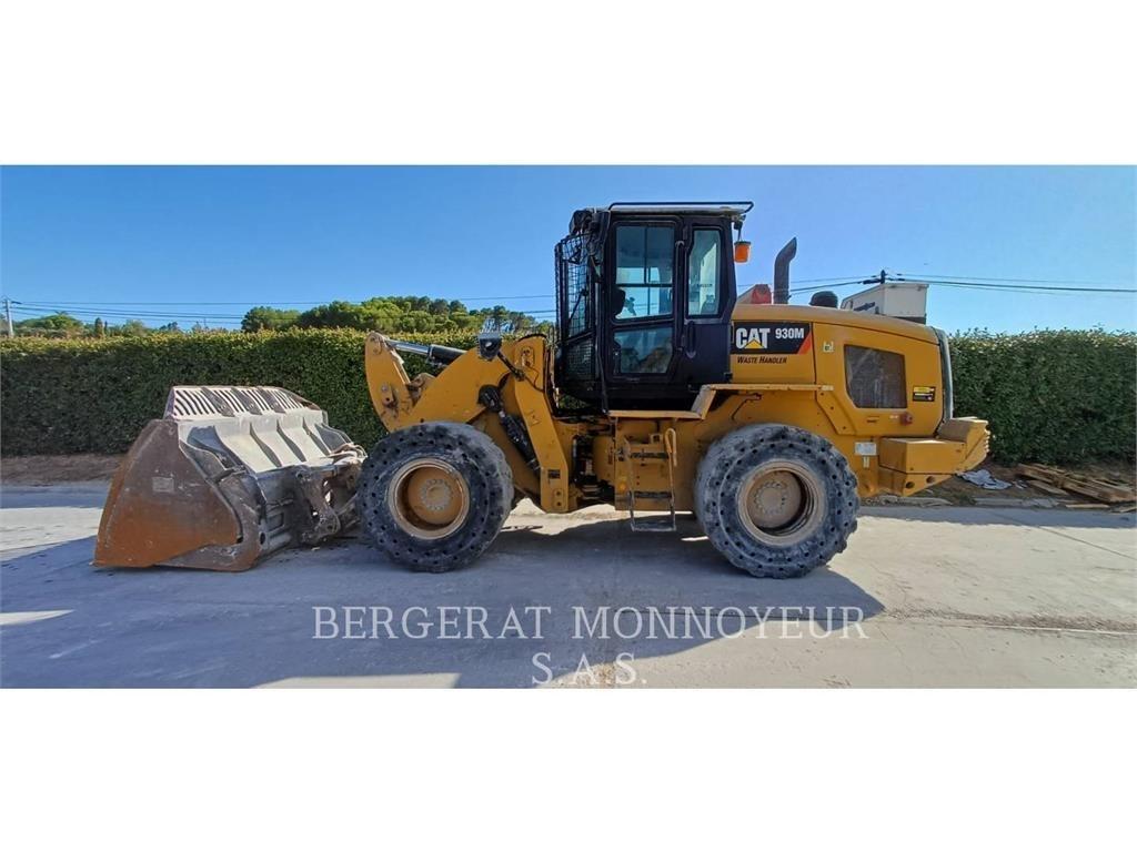 CAT 930M Gumikerekes homlokrakodók