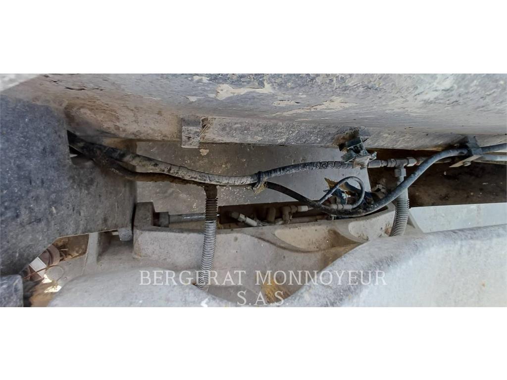 CAT 930M Gumikerekes homlokrakodók
