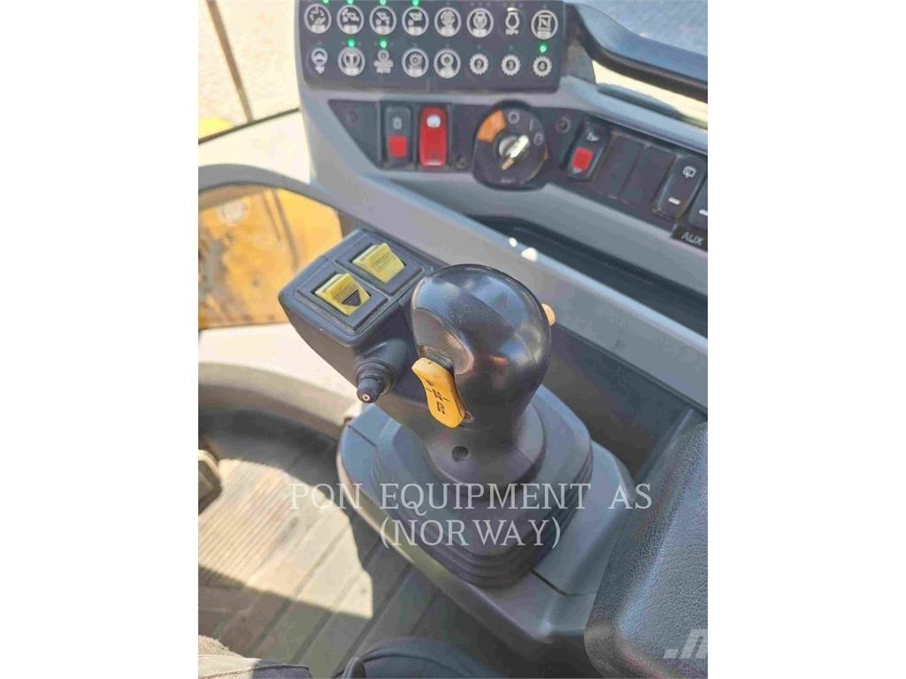 CAT 930M Gumikerekes homlokrakodók