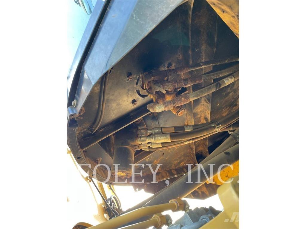 CAT 930M Gumikerekes homlokrakodók