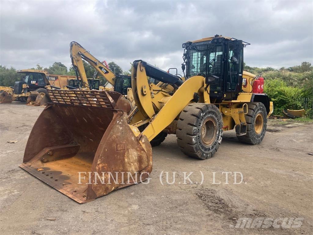 CAT 930M Gumikerekes homlokrakodók