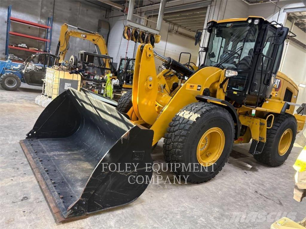 CAT 930M Gumikerekes homlokrakodók