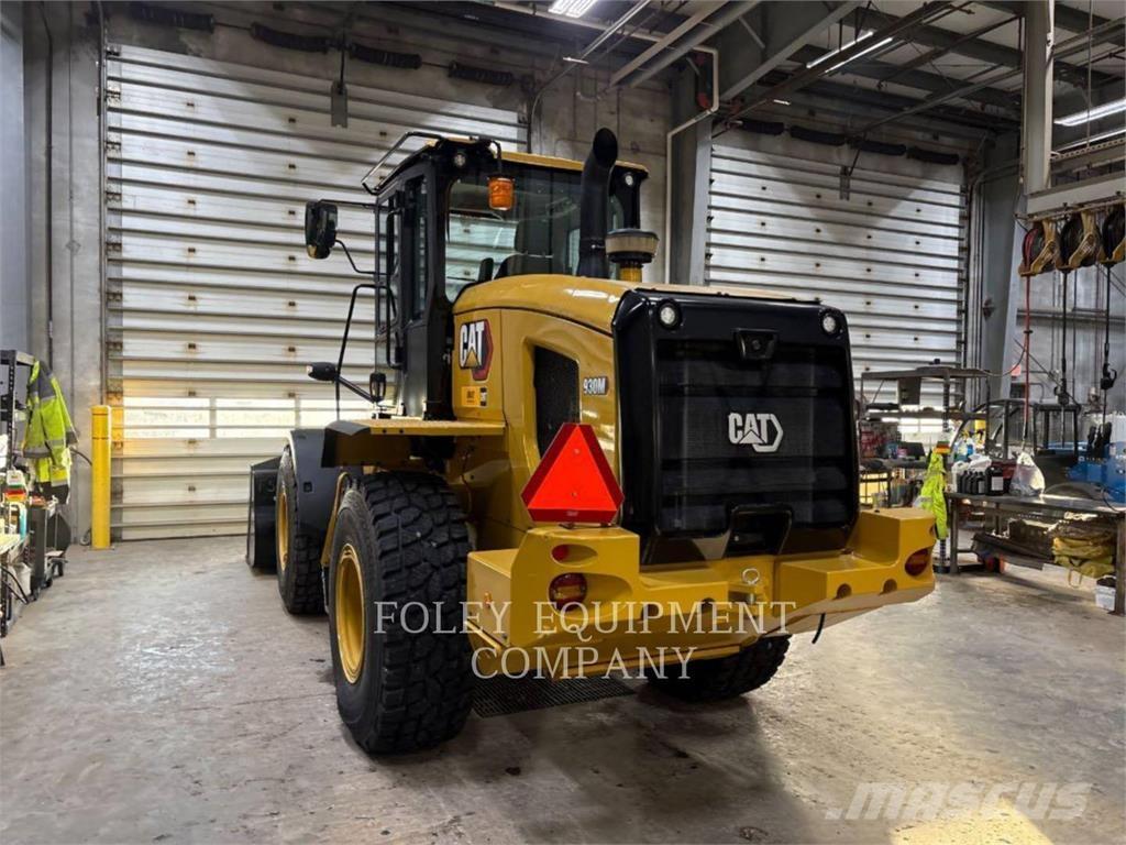 CAT 930M Gumikerekes homlokrakodók