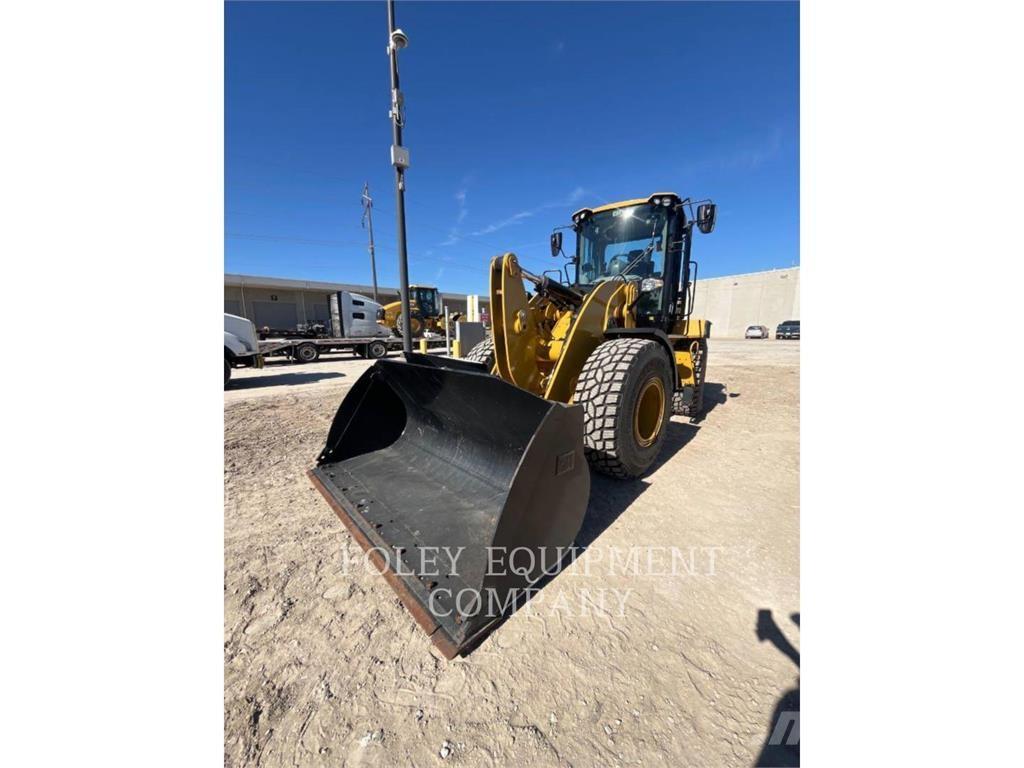 CAT 930M Gumikerekes homlokrakodók