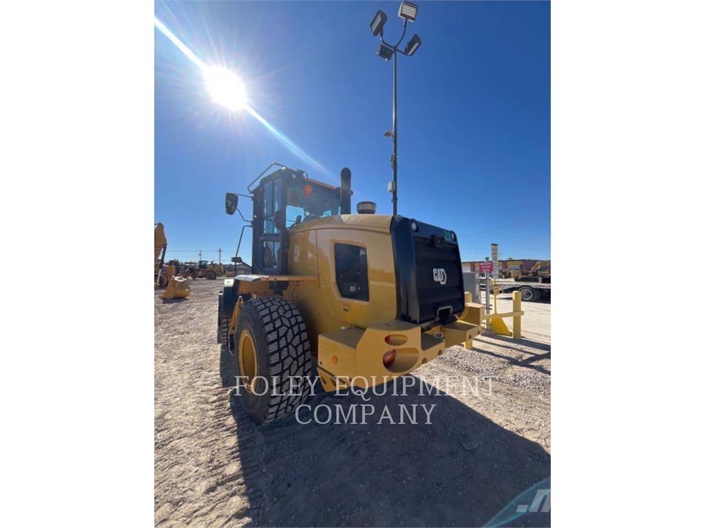 CAT 930M Gumikerekes homlokrakodók