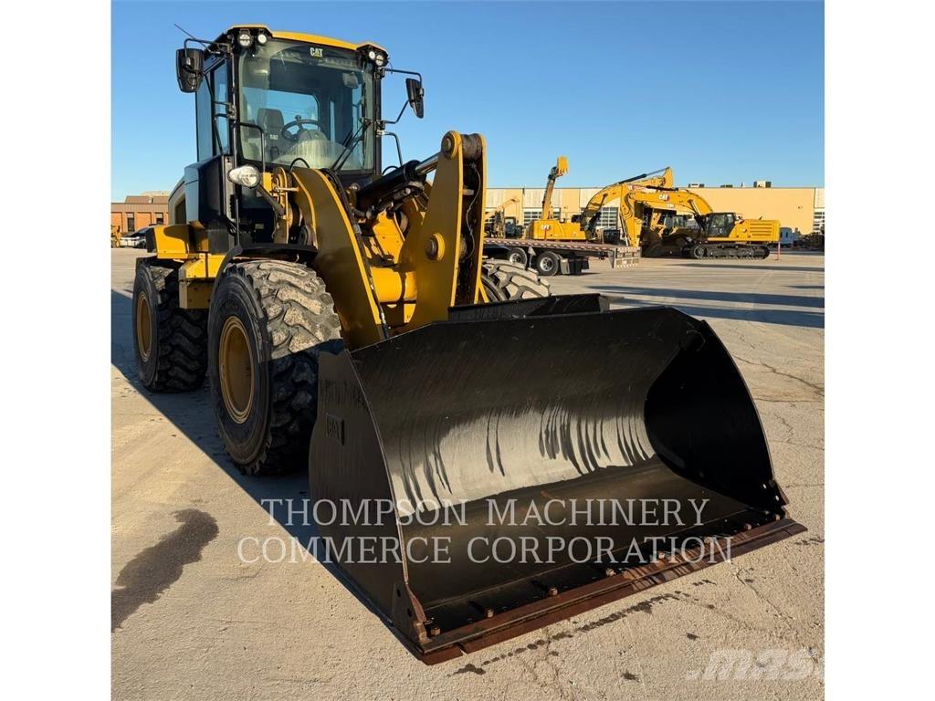 CAT 930M Gumikerekes homlokrakodók