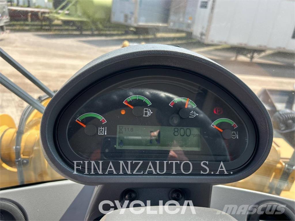 CAT 930M Gumikerekes homlokrakodók