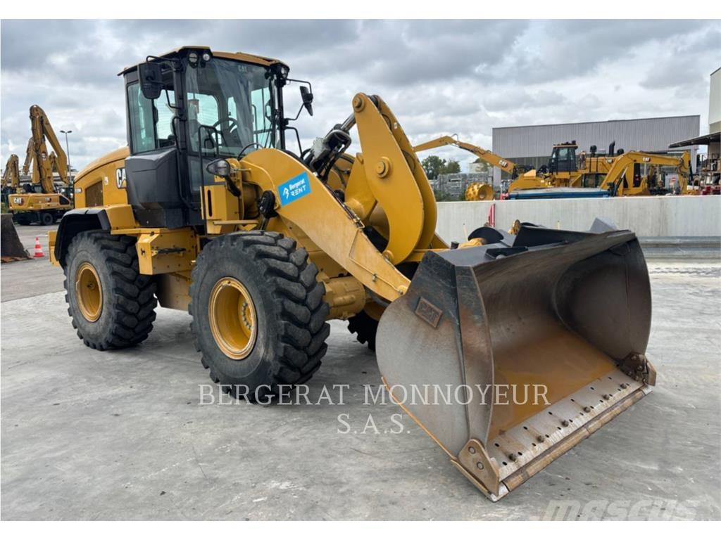 CAT 930M Gumikerekes homlokrakodók