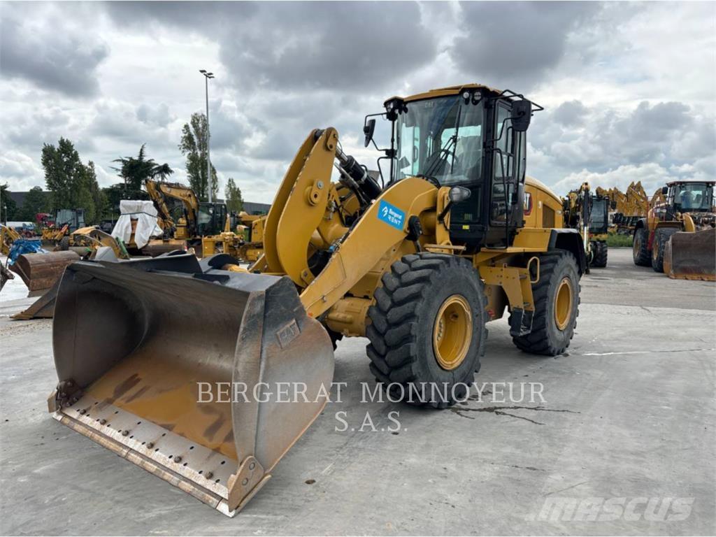 CAT 930M Gumikerekes homlokrakodók