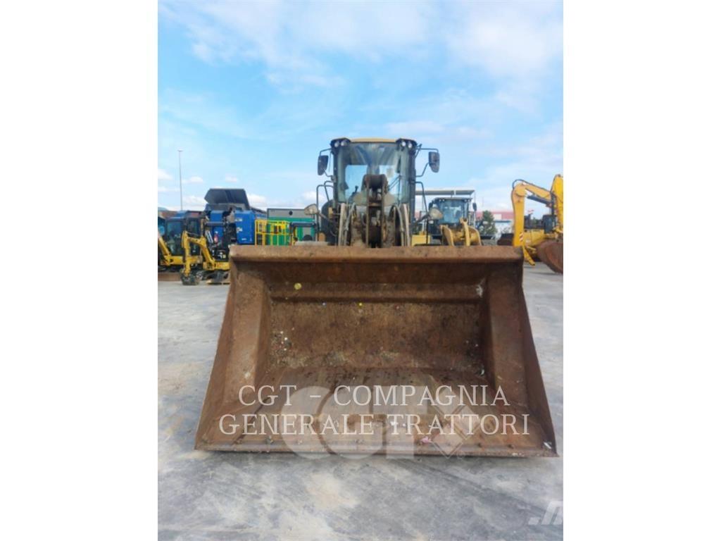 CAT 930M Gumikerekes homlokrakodók