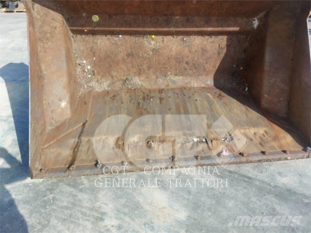 CAT 930M Gumikerekes homlokrakodók