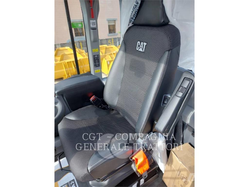 CAT 930M Gumikerekes homlokrakodók