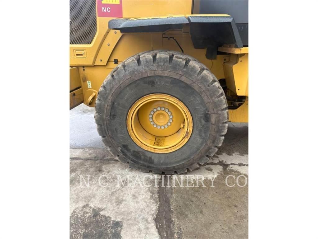 CAT 930M Gumikerekes homlokrakodók