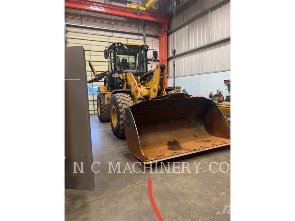 CAT 930M Gumikerekes homlokrakodók