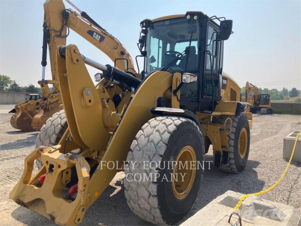 CAT 930M Gumikerekes homlokrakodók
