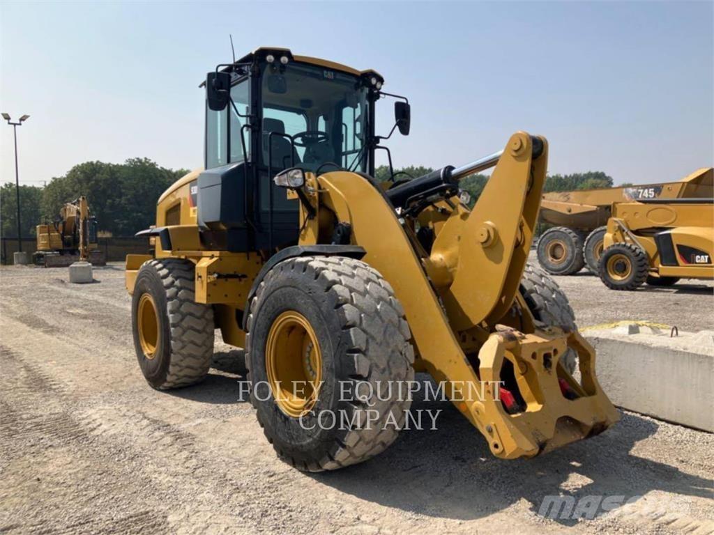CAT 930M Gumikerekes homlokrakodók
