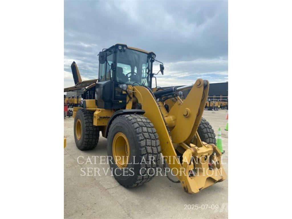 CAT 930M Gumikerekes homlokrakodók